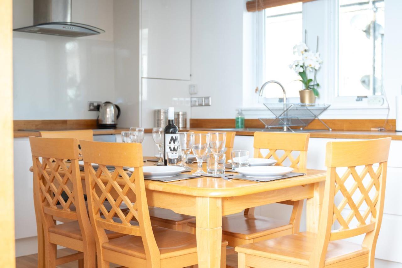 Dwellcome Home Ltd 2 King Beds West End Apt, Half Mile To Union Street Yet Quiet, Free Allocated Parking Space At Rear Entrance & Fast Wifi, Ideal For Long Term Contractor, Corporate, Etc Stays, Regular Housekeeping Option - See Our Site For Assuranc アバディーン エクステリア 写真