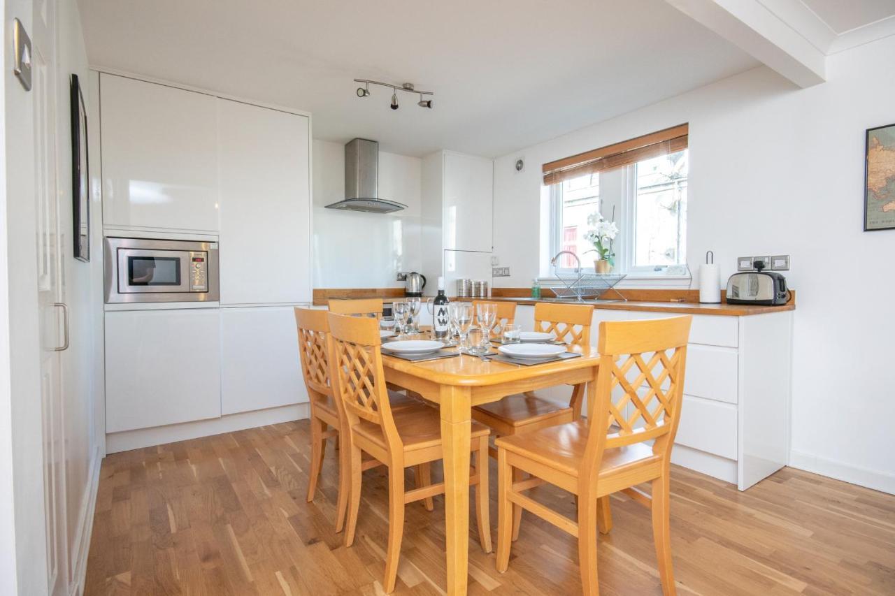 Dwellcome Home Ltd 2 King Beds West End Apt, Half Mile To Union Street Yet Quiet, Free Allocated Parking Space At Rear Entrance & Fast Wifi, Ideal For Long Term Contractor, Corporate, Etc Stays, Regular Housekeeping Option - See Our Site For Assuranc アバディーン エクステリア 写真