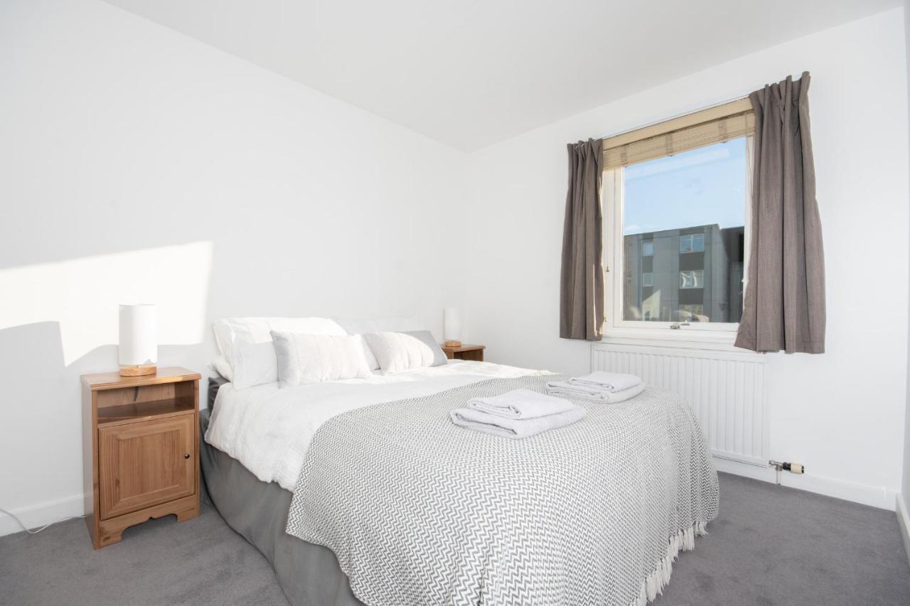 Dwellcome Home Ltd 2 King Beds West End Apt, Half Mile To Union Street Yet Quiet, Free Allocated Parking Space At Rear Entrance & Fast Wifi, Ideal For Long Term Contractor, Corporate, Etc Stays, Regular Housekeeping Option - See Our Site For Assuranc アバディーン エクステリア 写真
