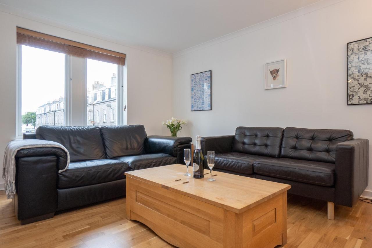 Dwellcome Home Ltd 2 King Beds West End Apt, Half Mile To Union Street Yet Quiet, Free Allocated Parking Space At Rear Entrance & Fast Wifi, Ideal For Long Term Contractor, Corporate, Etc Stays, Regular Housekeeping Option - See Our Site For Assuranc アバディーン エクステリア 写真