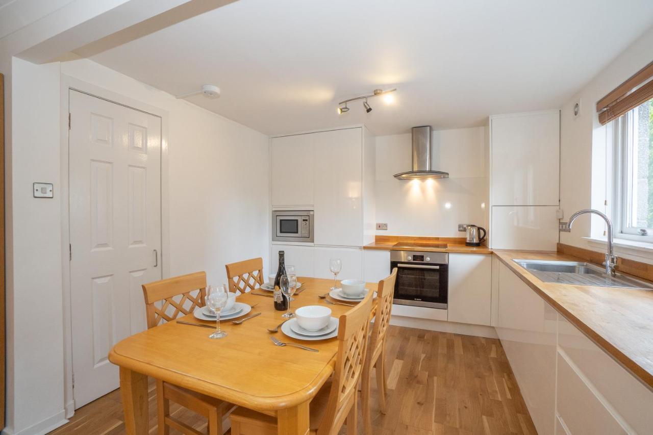 Dwellcome Home Ltd 2 King Beds West End Apt, Half Mile To Union Street Yet Quiet, Free Allocated Parking Space At Rear Entrance & Fast Wifi, Ideal For Long Term Contractor, Corporate, Etc Stays, Regular Housekeeping Option - See Our Site For Assuranc アバディーン エクステリア 写真